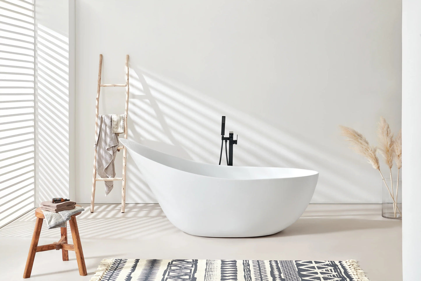 FC-300 Freestanding Bathtub 1900 × 850 × 830 mm - lifestyle