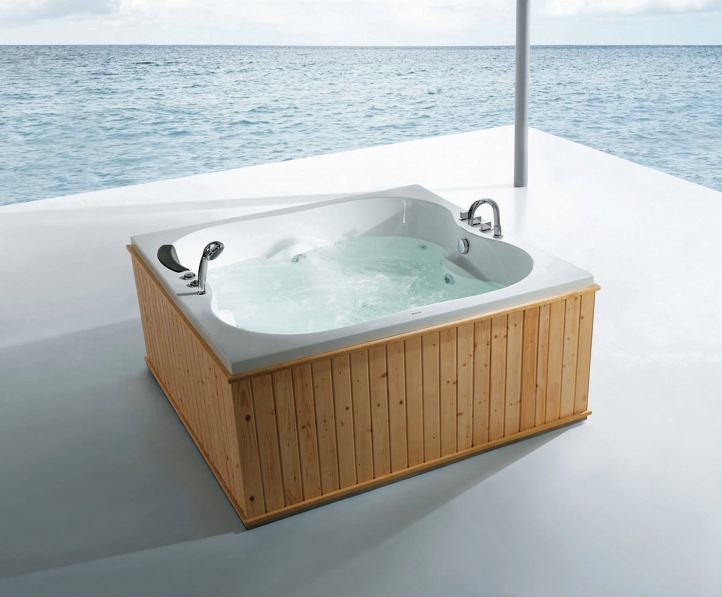 FC-WD01 Massage Bathtub 1600 × 1600 × 720 mm - lifestyle
