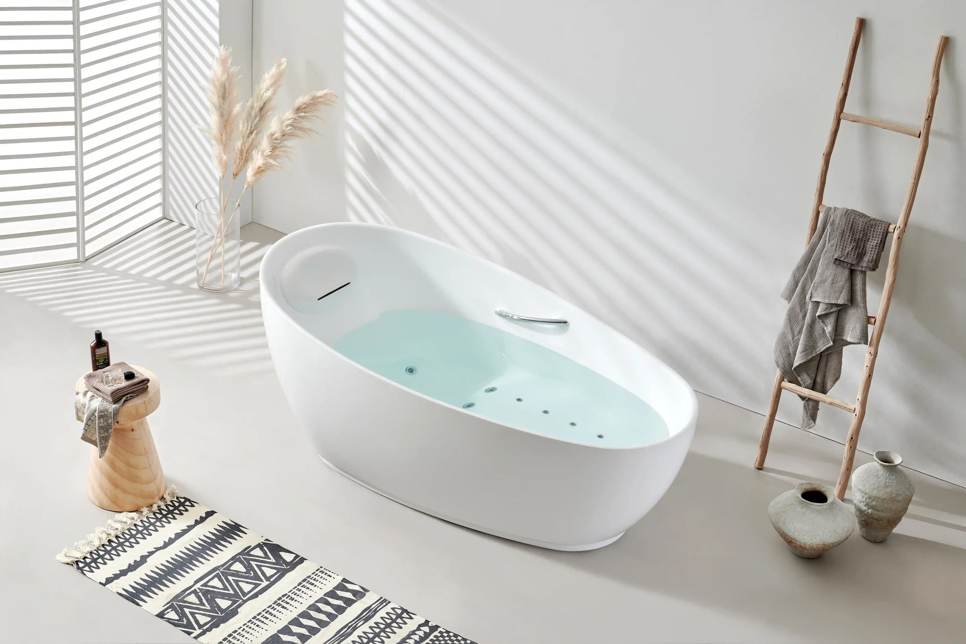 FC-2000HT Freestanding Massage Bathtub 1800 × 1000 × 780 mm - angle