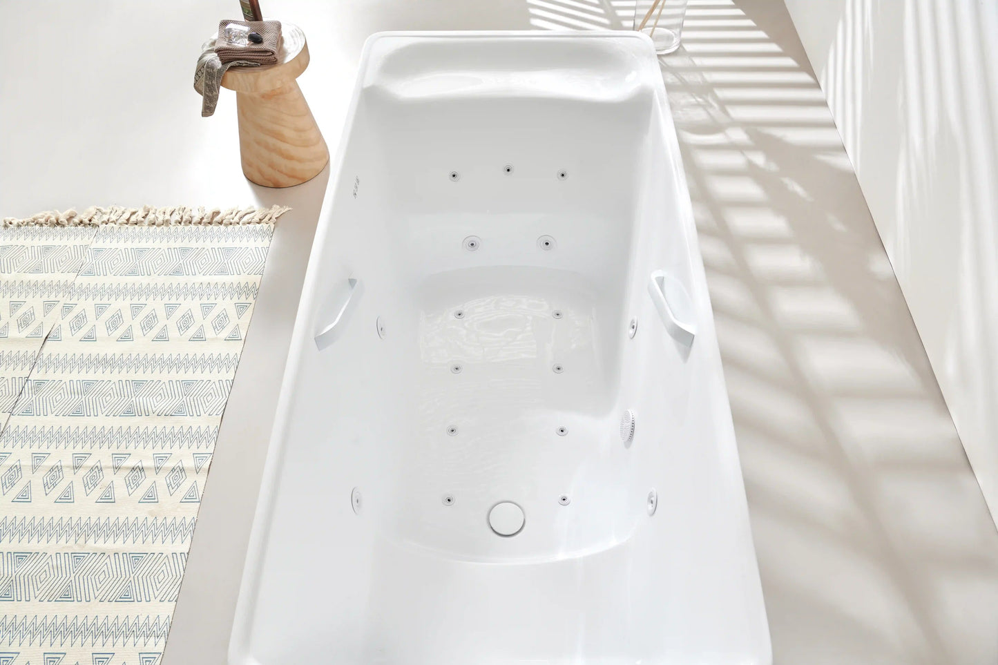 FC-2011 Freestanding Massage Bathtub 1700 × 800 × 600 mm - detail