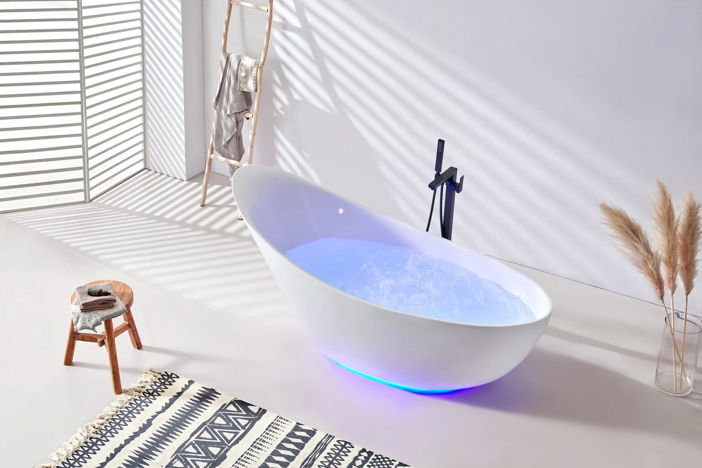 FC-2300BB Freestanding Massage Bathtub 1900 × 850 × 830 mm - lifestyle