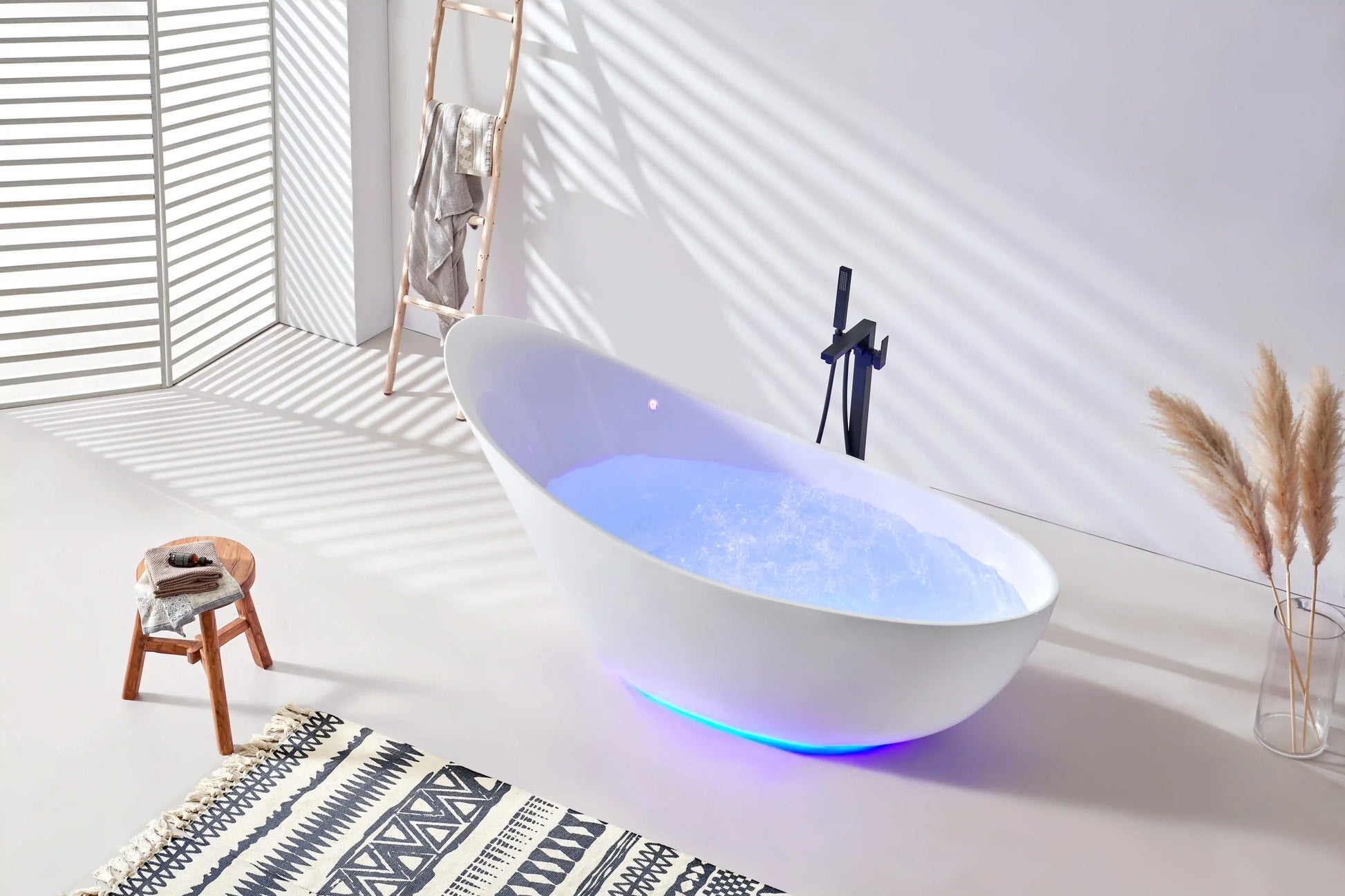 FC-2300BB Freestanding Massage Bathtub 1900 × 850 × 830 mm - lifestyle