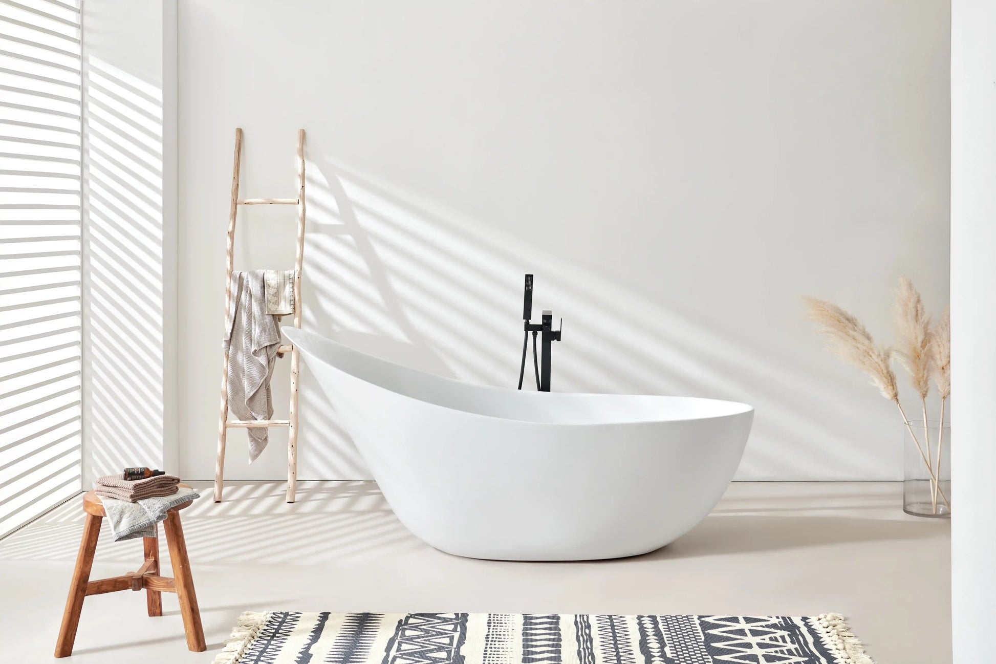 FC-300 Freestanding Bathtub 1900 × 850 × 830 mm - lifestyle