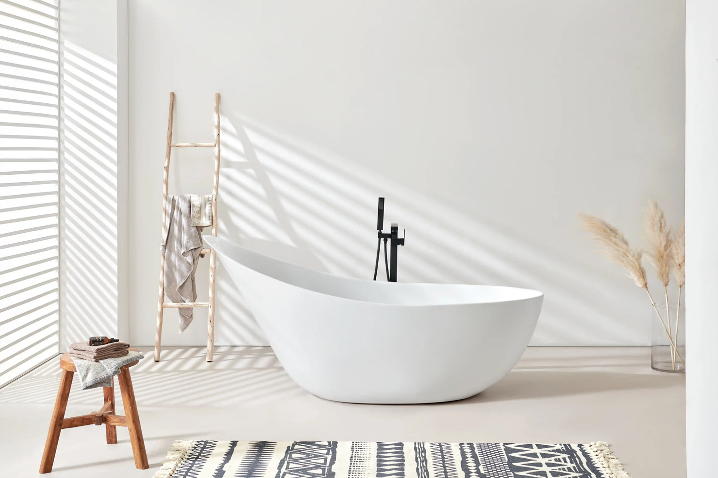 FC-300 Freestanding Bathtub 1900 × 850 × 830 mm - lifestyle