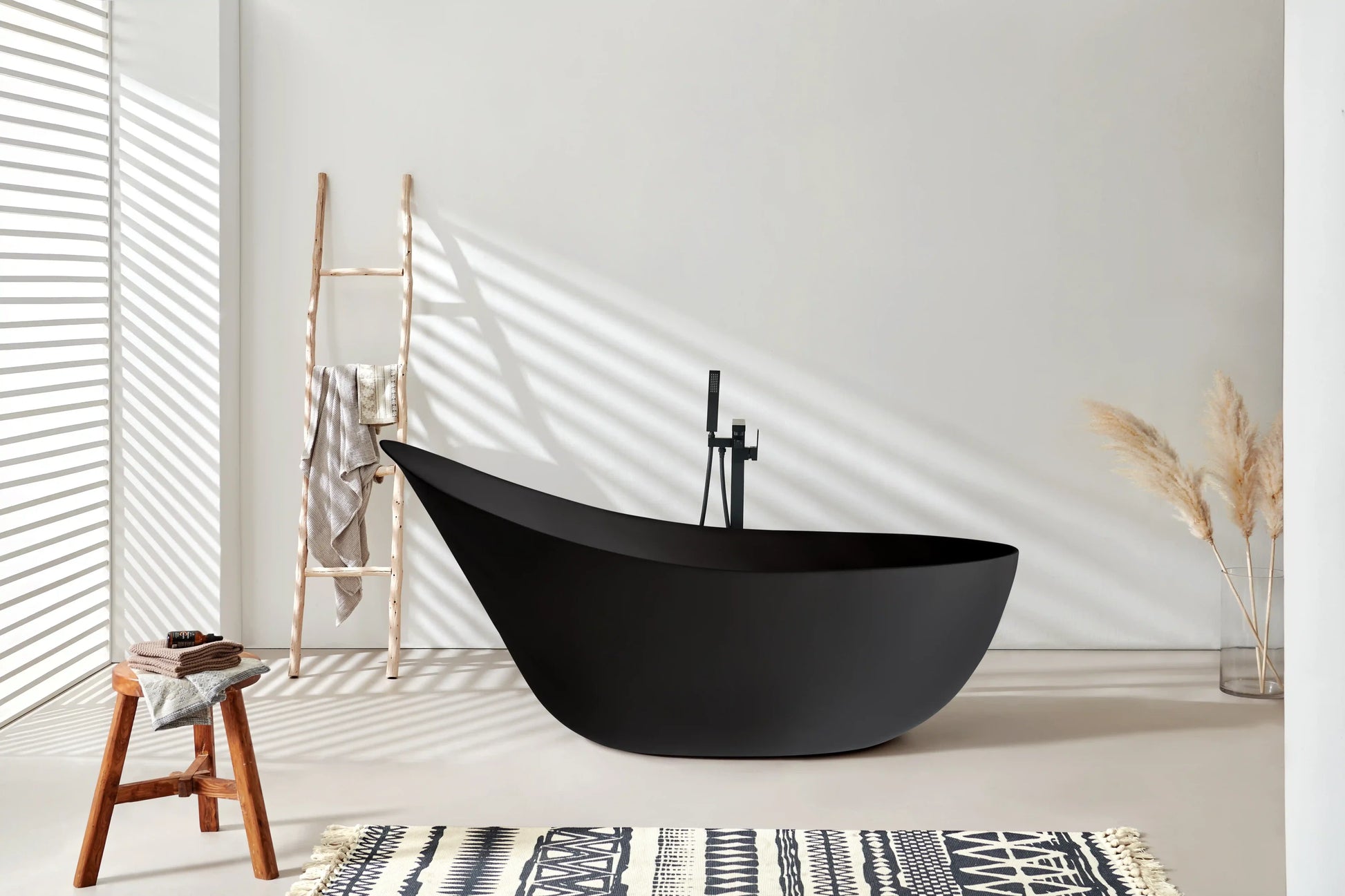 FC-300B Freestanding Bathtub 1900 × 850 × 830 mm - lifestyle