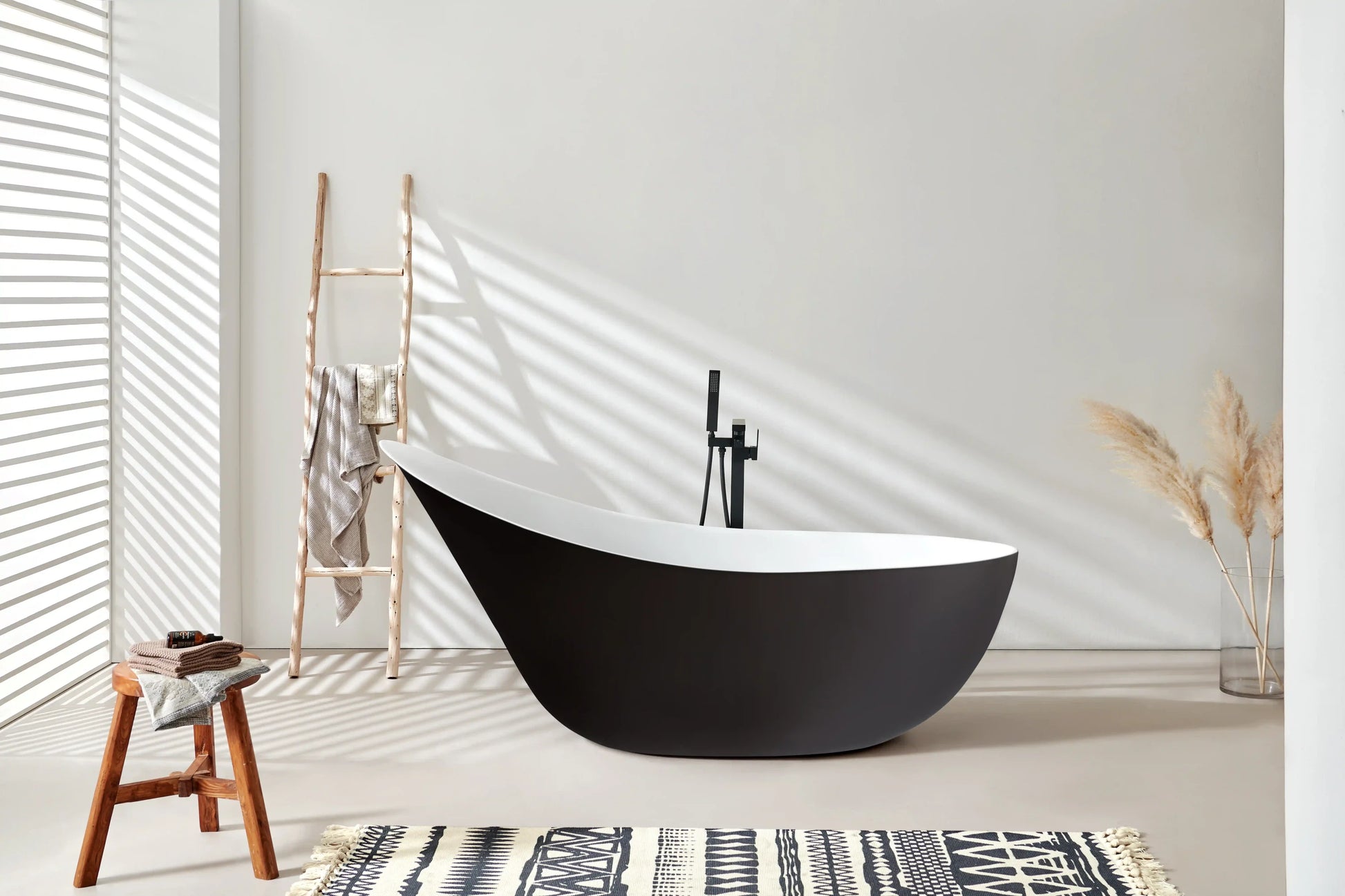 FC-300C Freestanding Bathtub 1900 × 850 × 830 mm - lifestyle