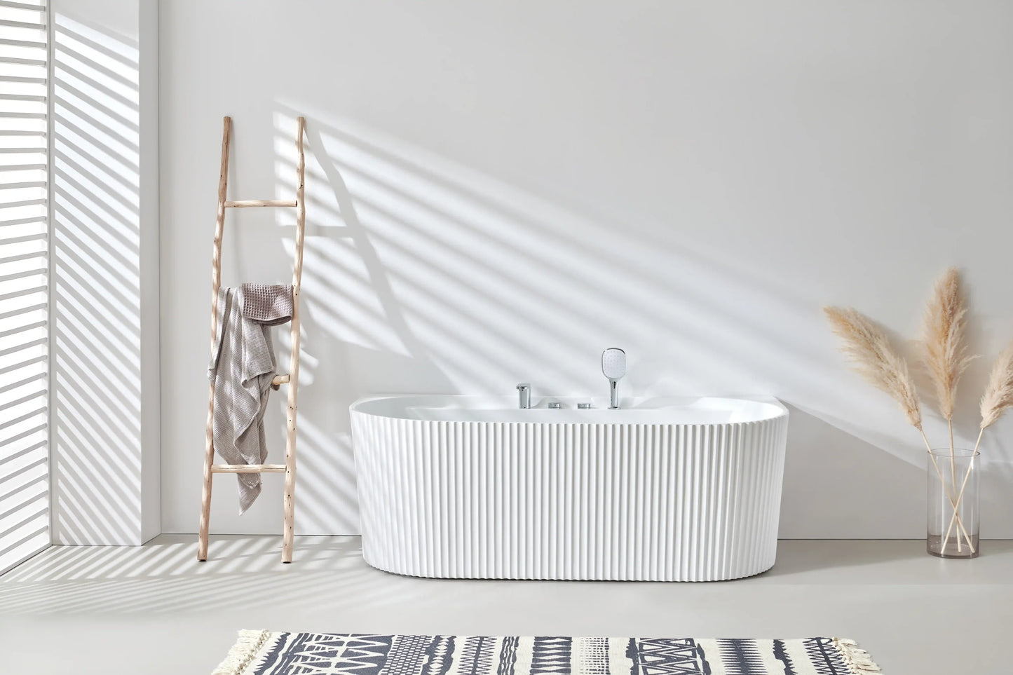 FC-356 Freestanding Bathtub 1700 × 800 × 600 mm - lifestyle