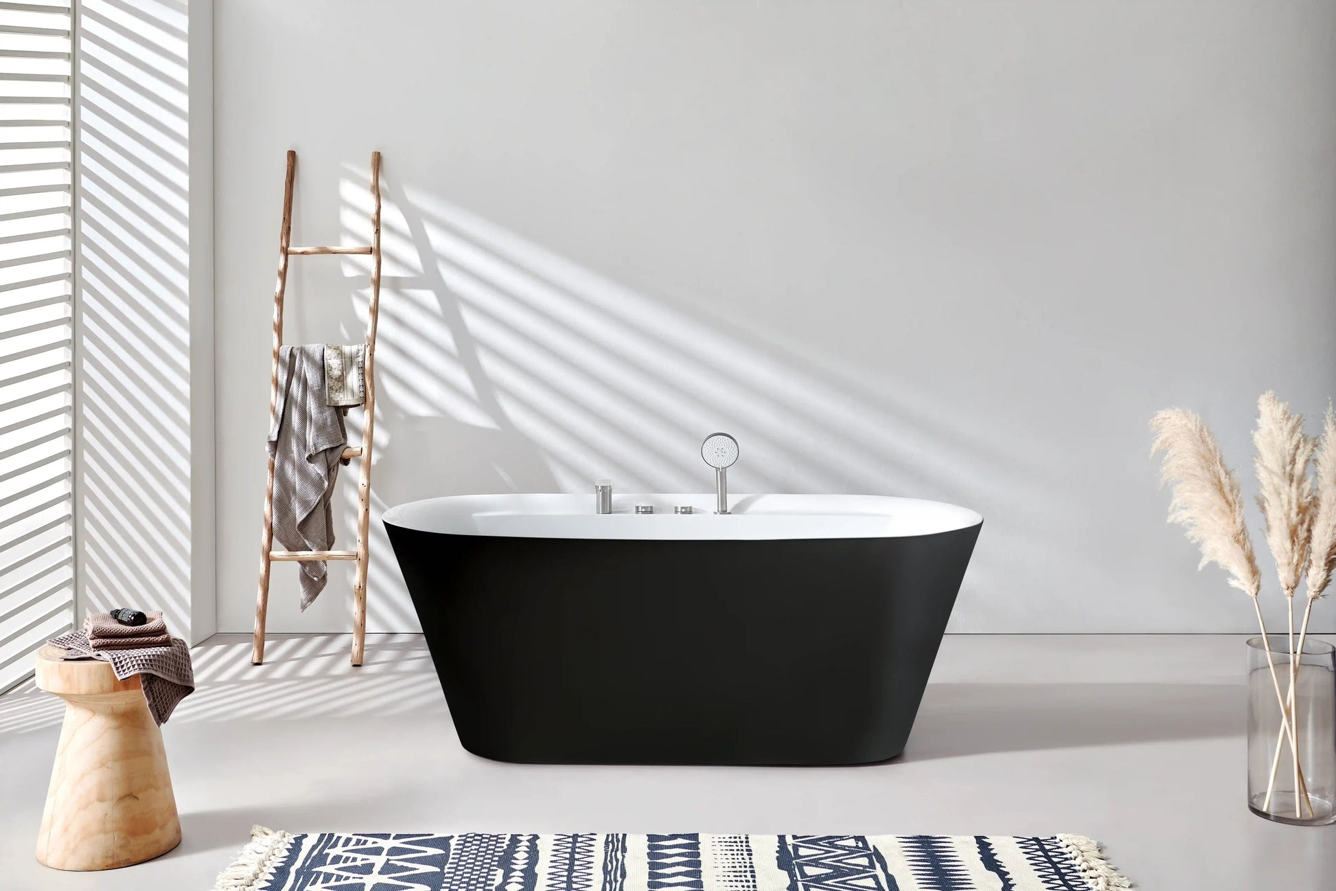 FC-357C Freestanding Bathtub 1700 × 850 × 600 mm - lifestyle