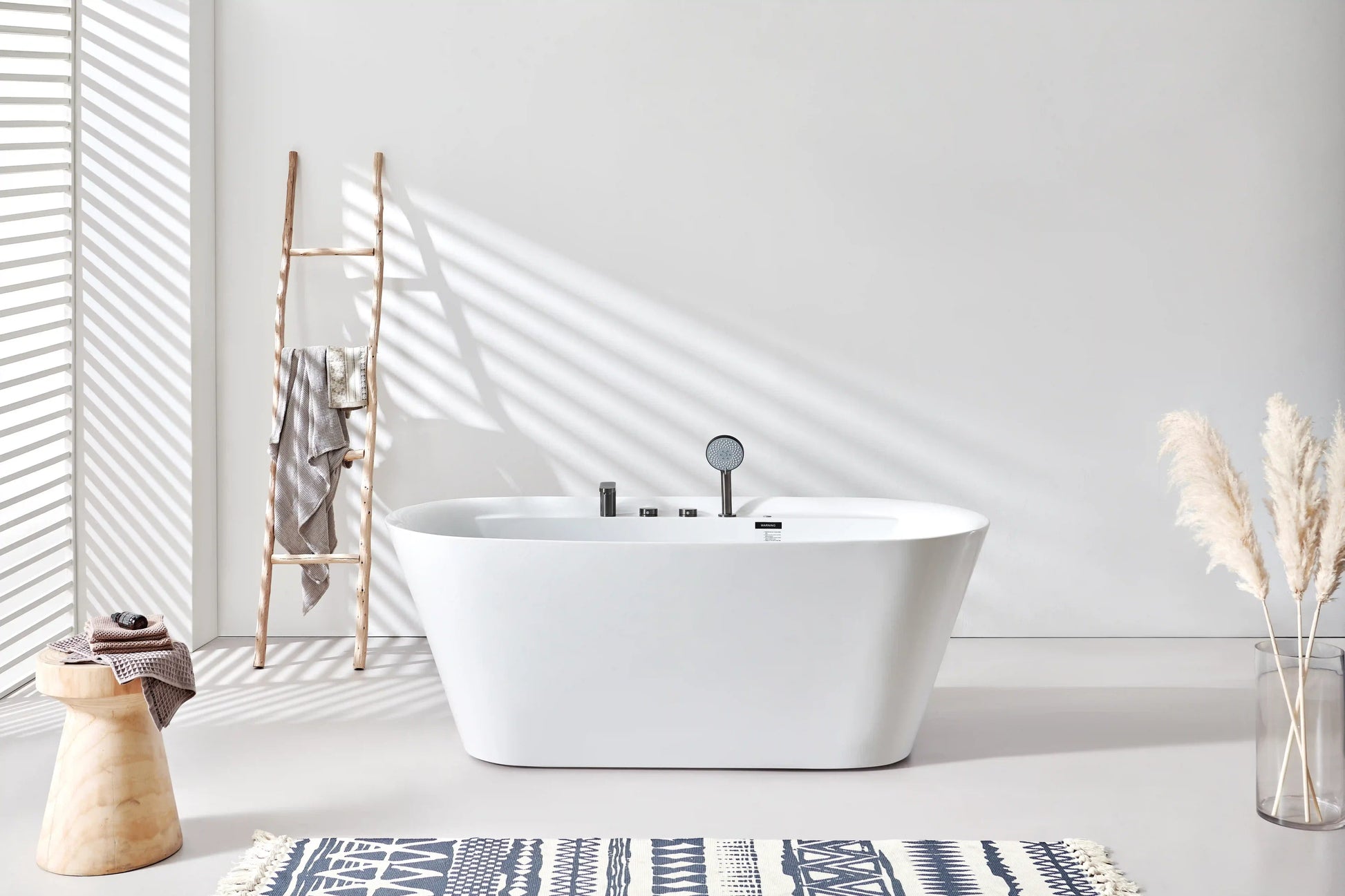FC-357 Freestanding Bathtub 1700 × 850 × 600 mm - lifestyle